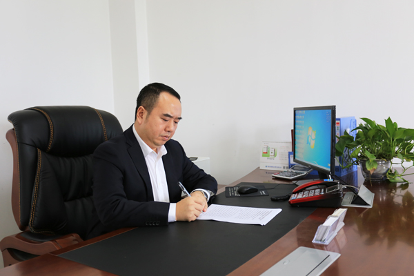 杨虹总经理.jpg