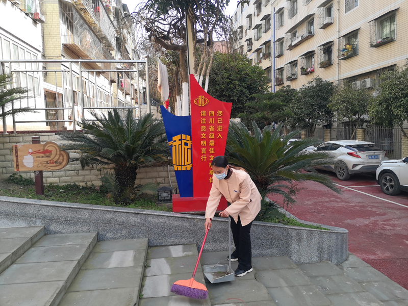 11 小区保洁工作一角.jpg
